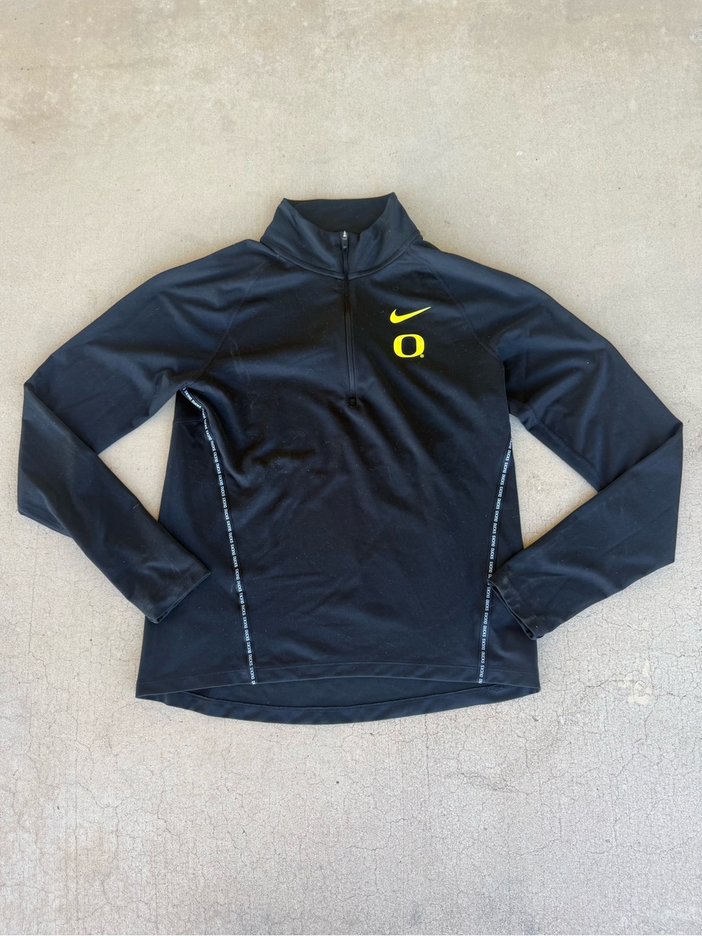 Nike Women’s Oregon Ducks Dri-FIT Quarter Zip Pullover Black – Size M